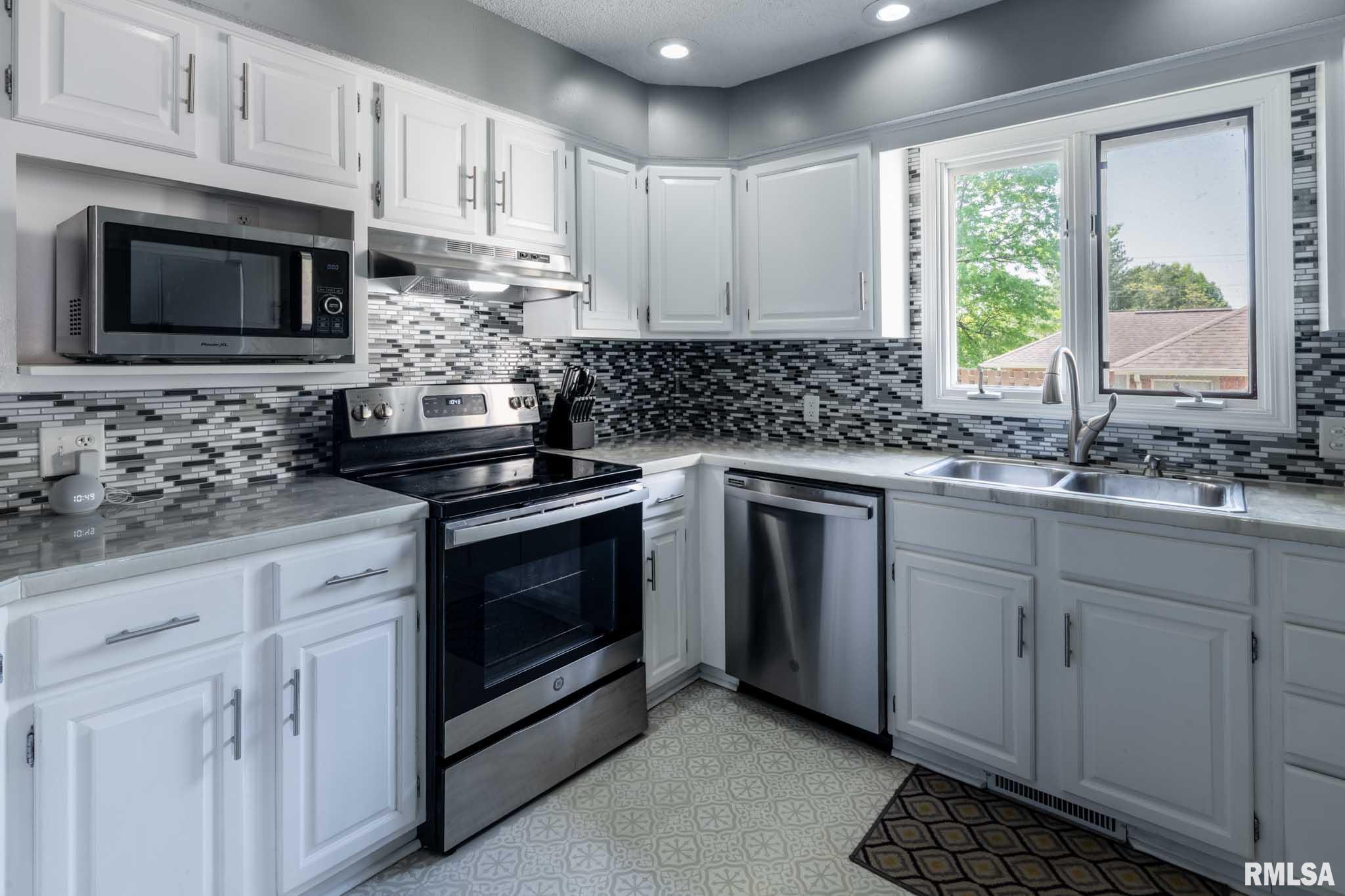1203 Abbey Lane, Marion, Illinois image 12