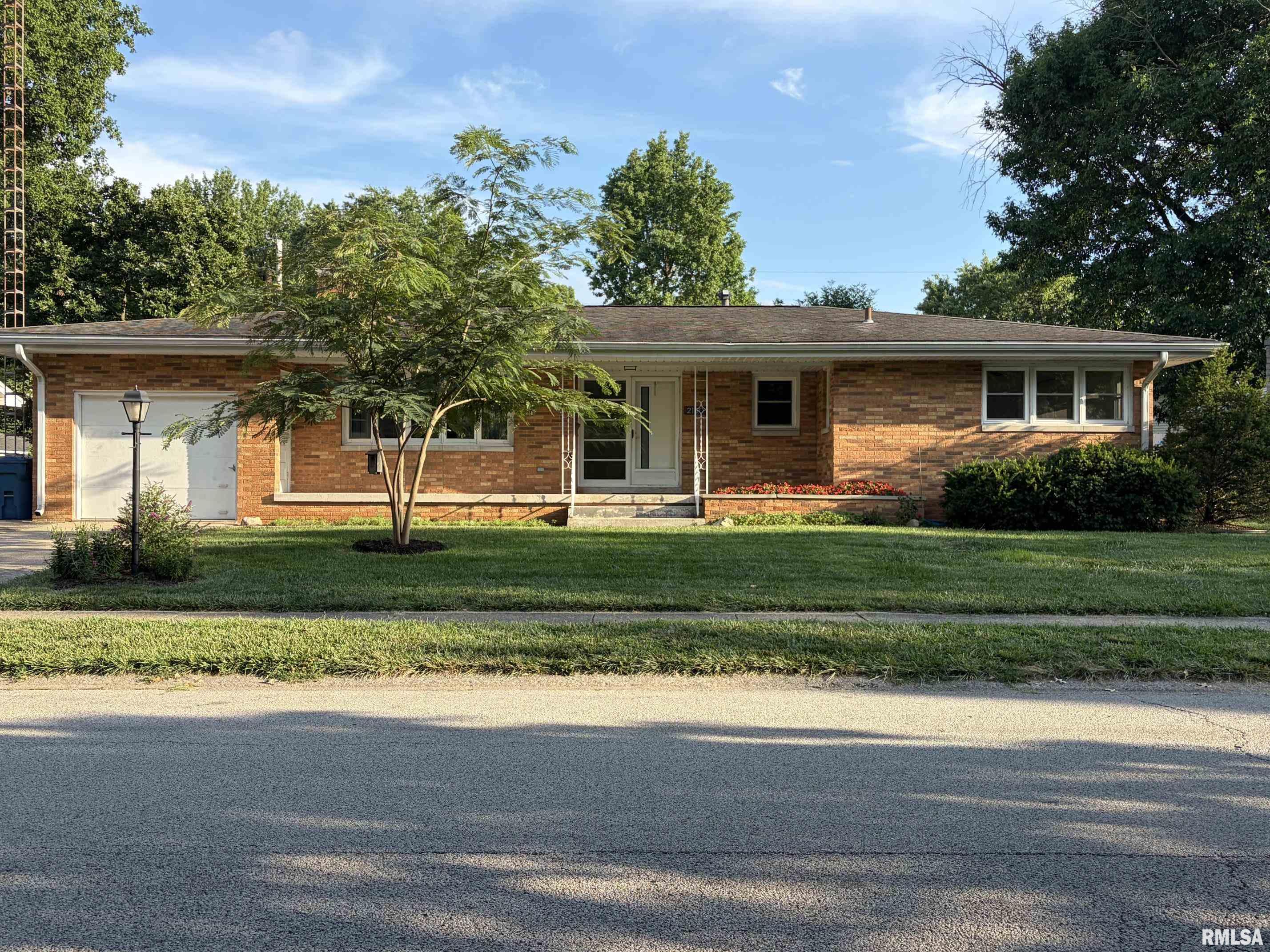 Photo 1 of 1 — 2130 BARBERRY Drive, Springfield, IL 62704