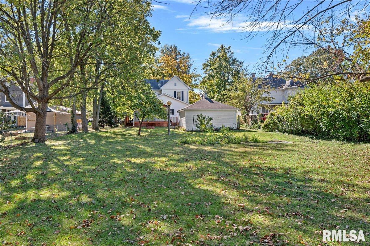 718 W Douglas Avenue, Jacksonville, Illinois image 27