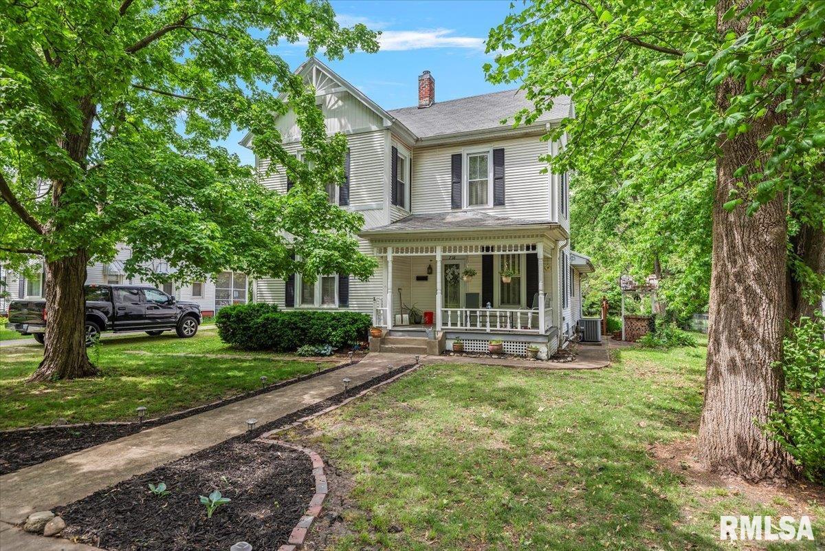 718 W Douglas Avenue, Jacksonville, Illinois image 1