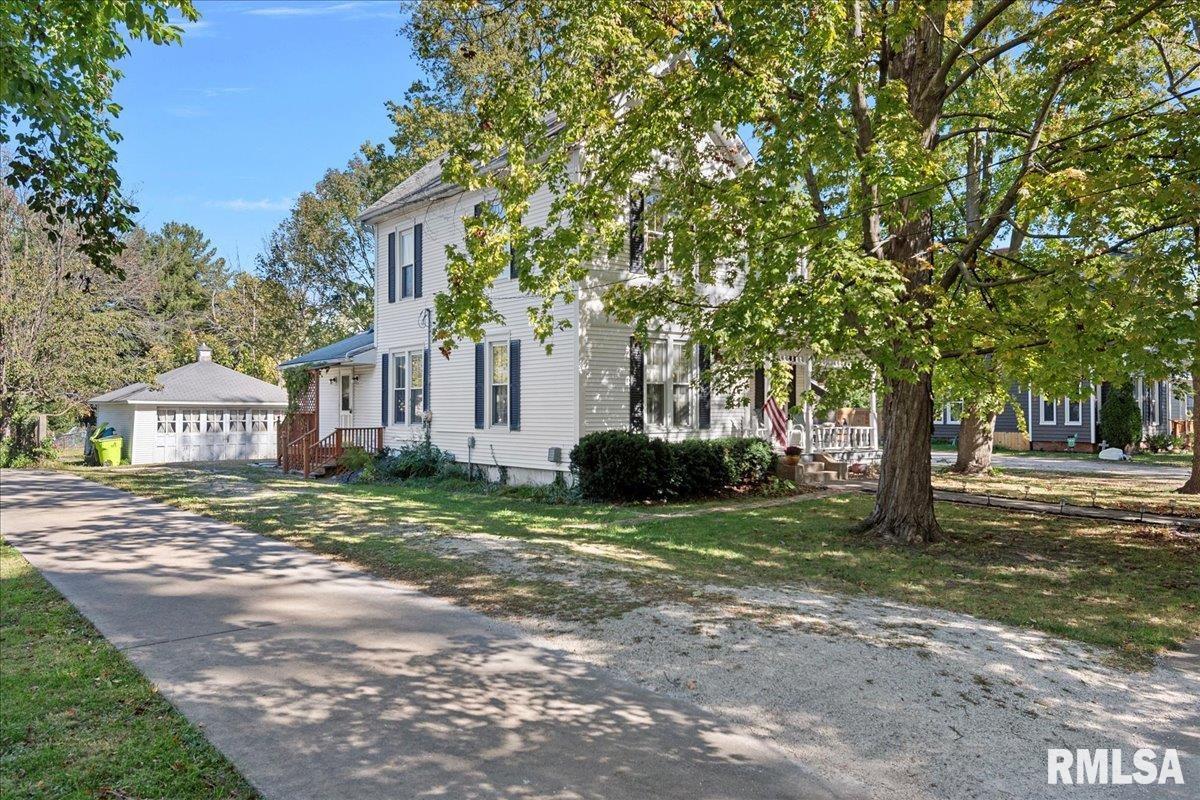718 W Douglas Avenue, Jacksonville, Illinois image 2