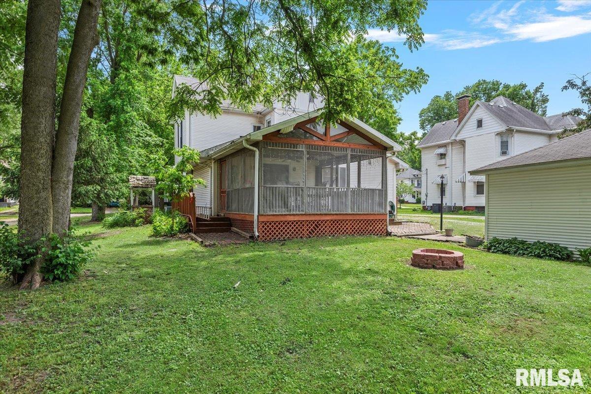 718 W Douglas Avenue, Jacksonville, Illinois image 32