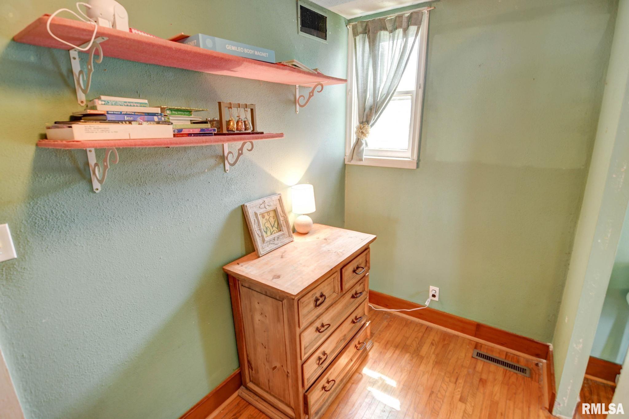218 1/2 S Hickory Street, Pana, Illinois image 5