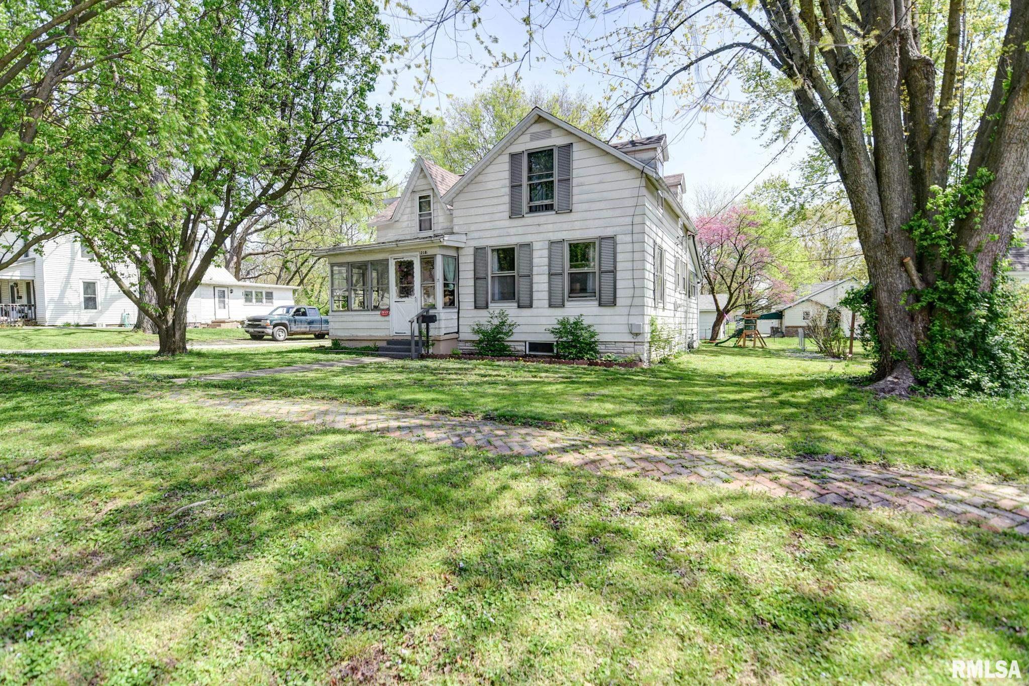 218 1/2 S Hickory Street, Pana, Illinois image 1