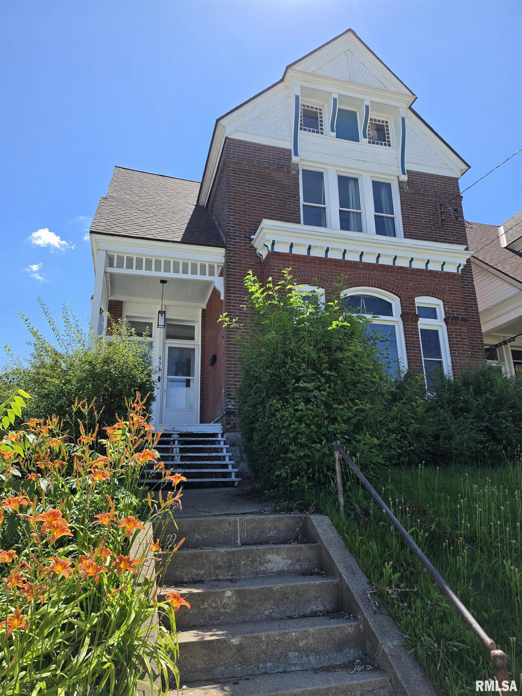 Photo 1 of 44 — 434 N 5TH Street, Quincy, IL 62301