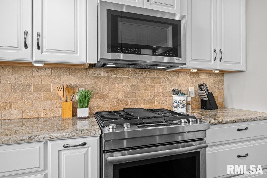 4877 Mason Run, Bettendorf, Iowa image 16
