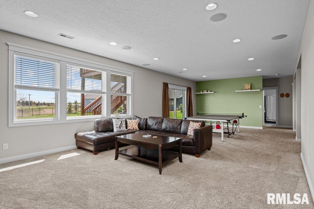 4877 Mason Run, Bettendorf, Iowa image 35