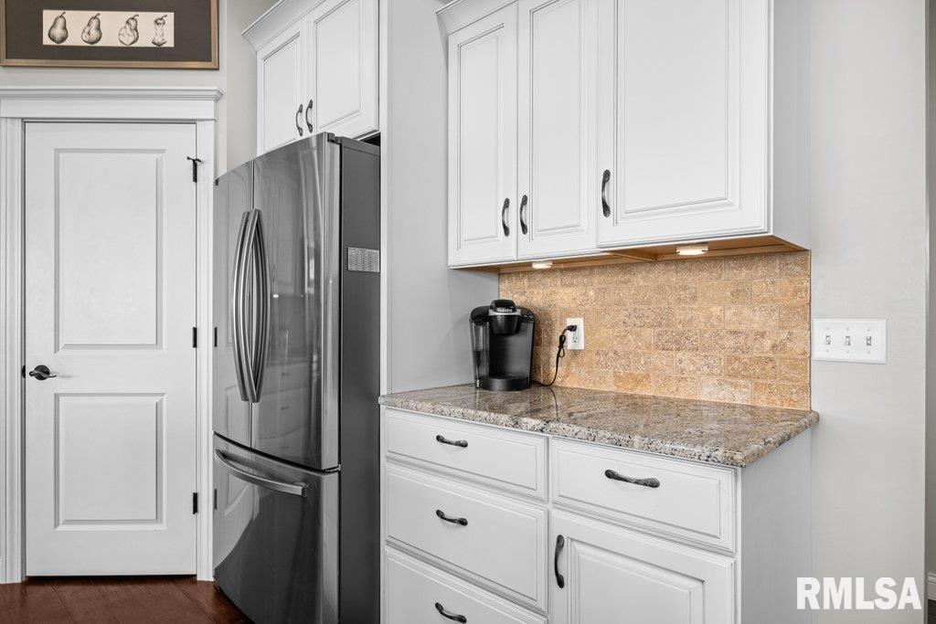 4877 Mason Run, Bettendorf, Iowa image 17