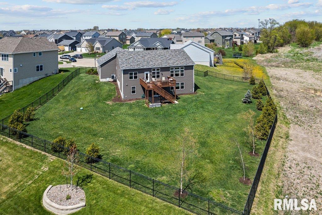 4877 Mason Run, Bettendorf, Iowa image 2