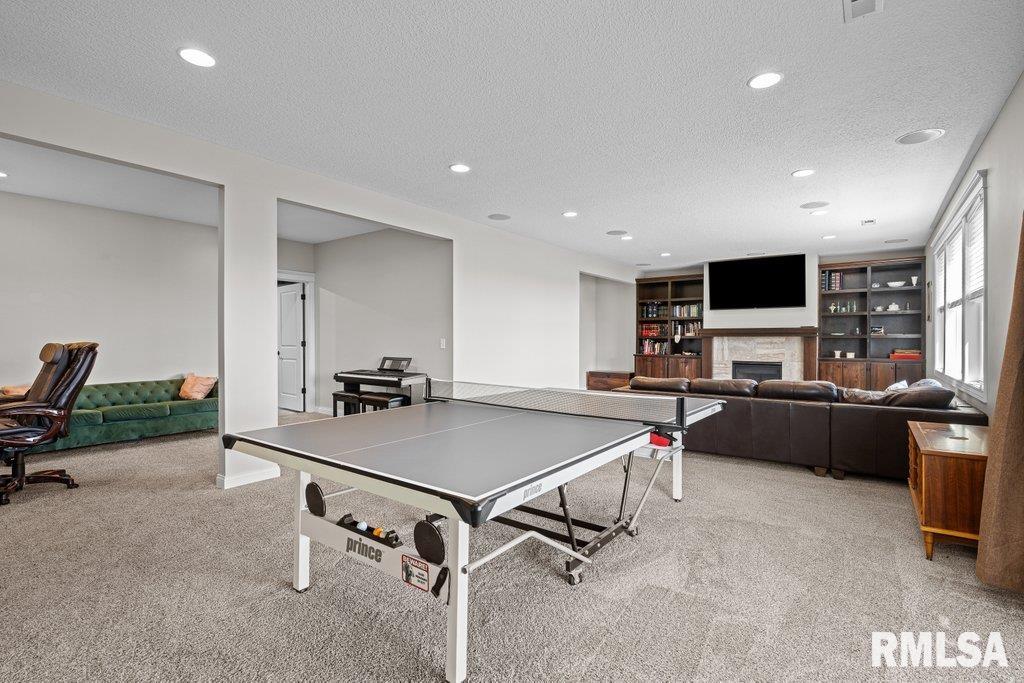 4877 Mason Run, Bettendorf, Iowa image 38