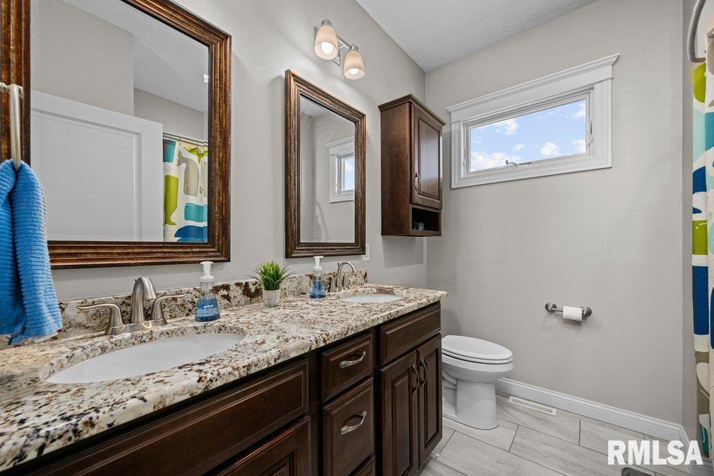 4877 Mason Run, Bettendorf, Iowa image 27