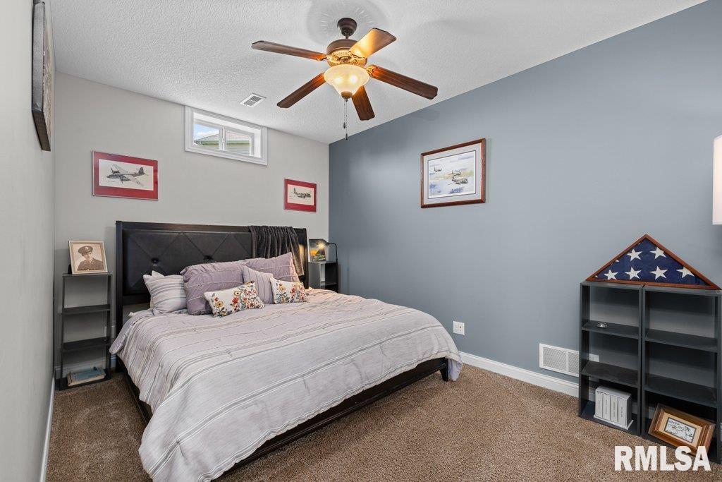 4877 Mason Run, Bettendorf, Iowa image 45