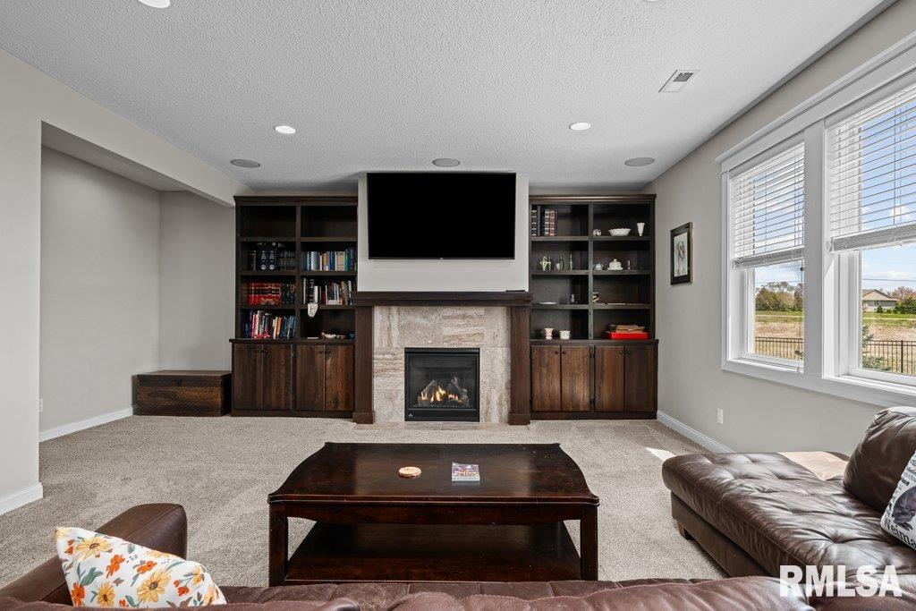 4877 Mason Run, Bettendorf, Iowa image 34