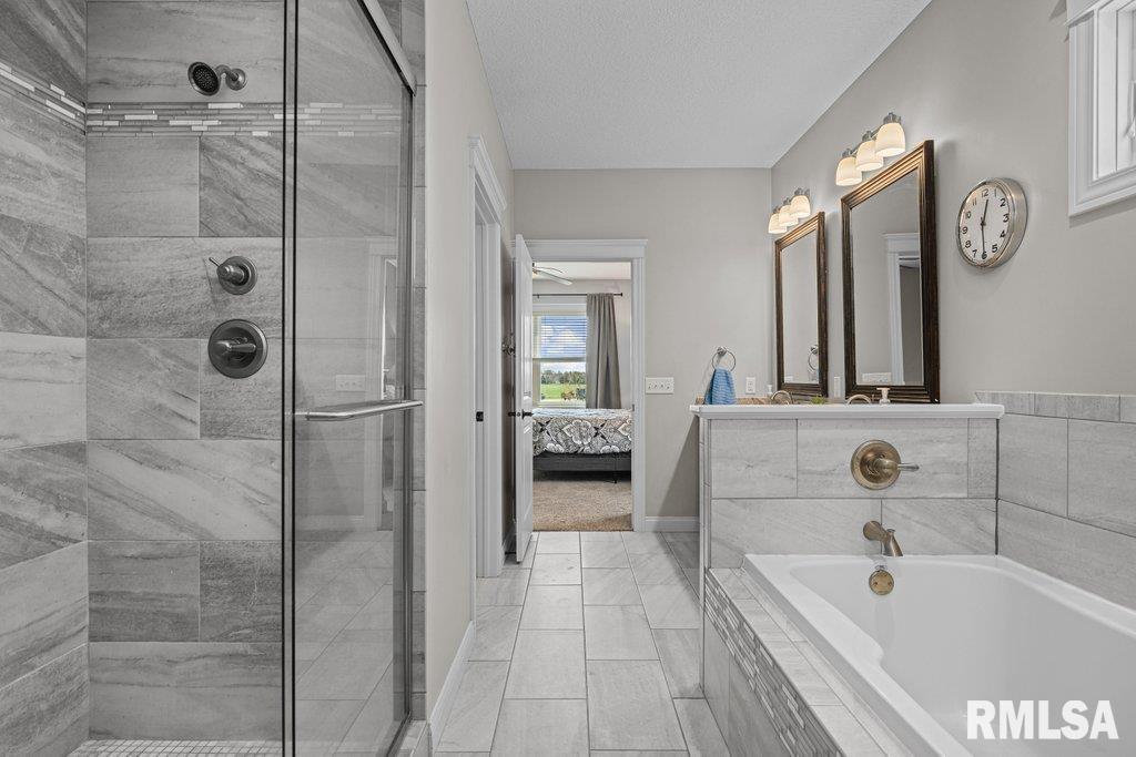 4877 Mason Run, Bettendorf, Iowa image 23
