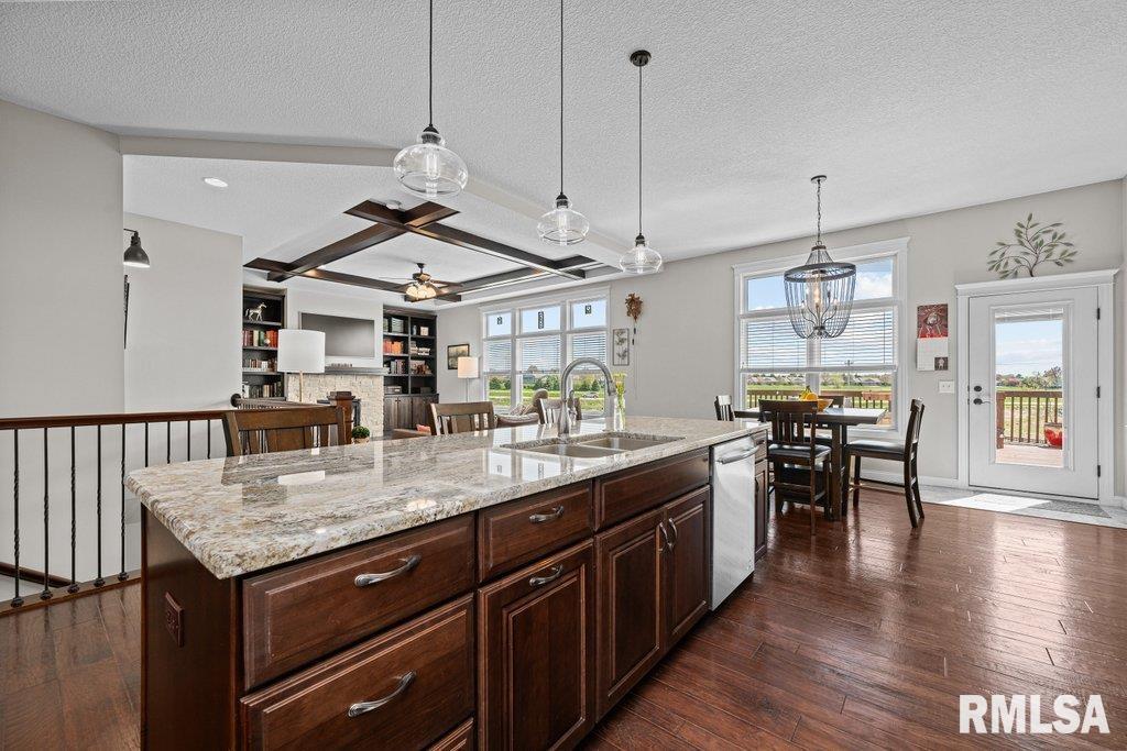 4877 Mason Run, Bettendorf, Iowa image 13