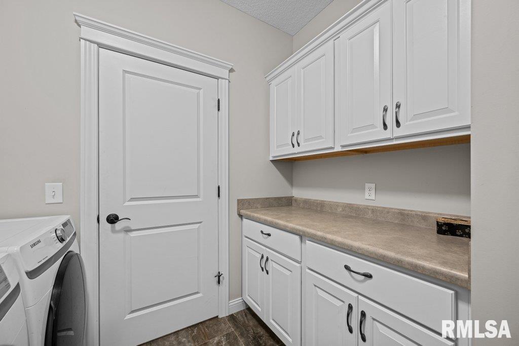 4877 Mason Run, Bettendorf, Iowa image 31