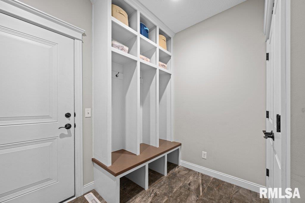 4877 Mason Run, Bettendorf, Iowa image 30