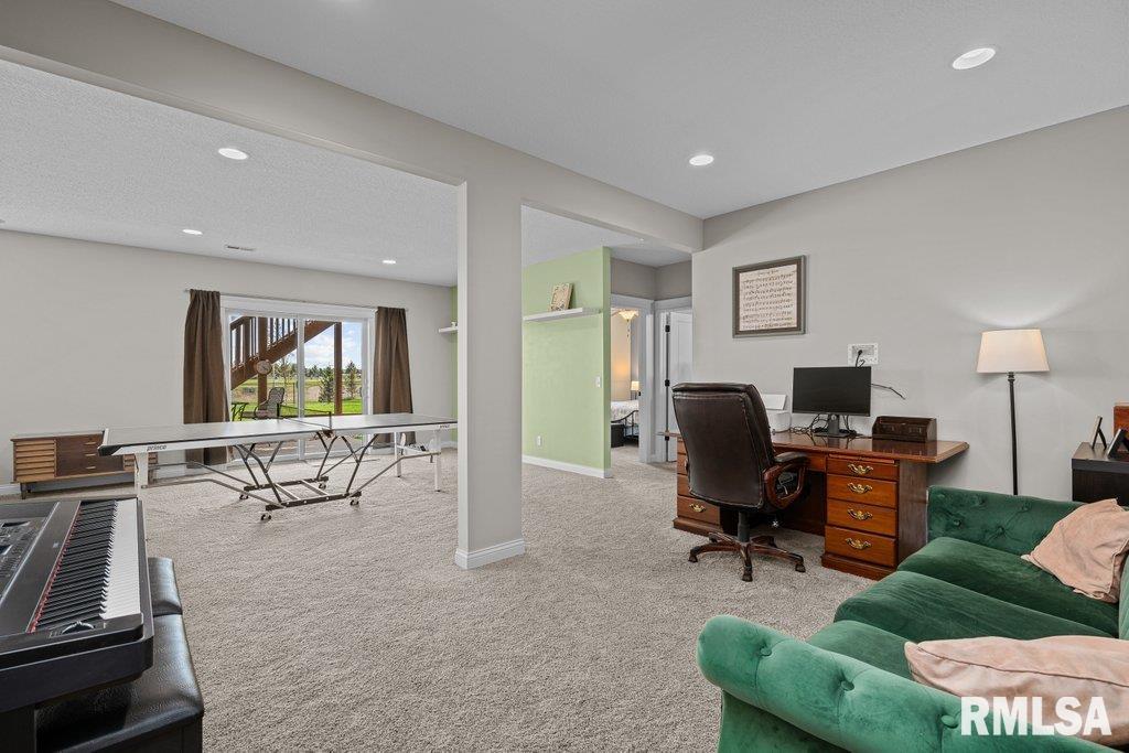 4877 Mason Run, Bettendorf, Iowa image 41