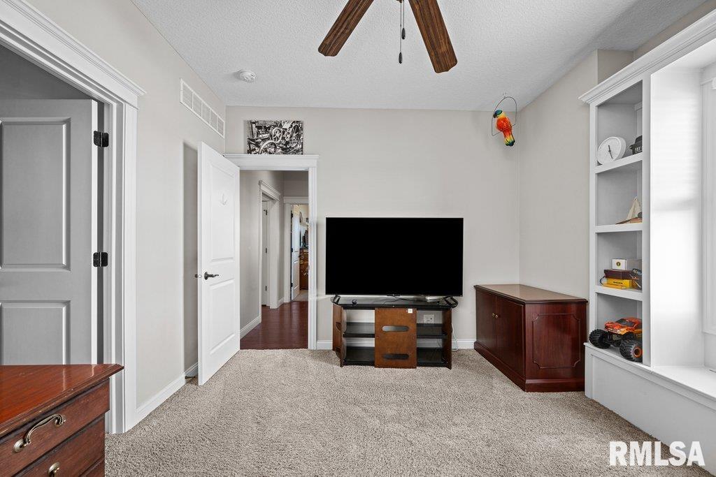 4877 Mason Run, Bettendorf, Iowa image 25