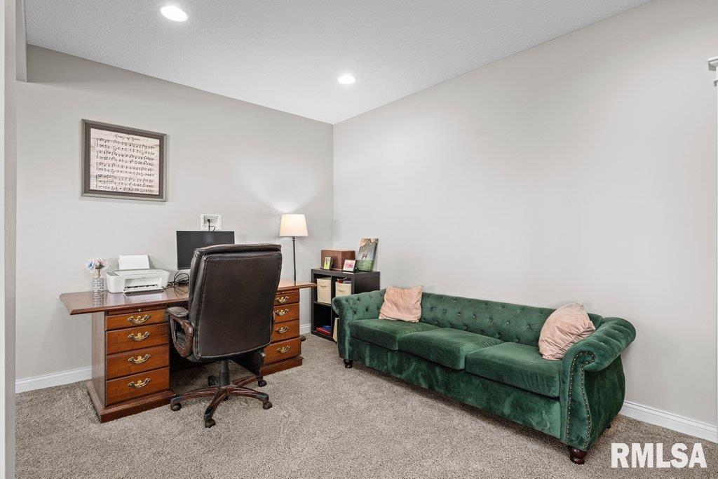 4877 Mason Run, Bettendorf, Iowa image 40