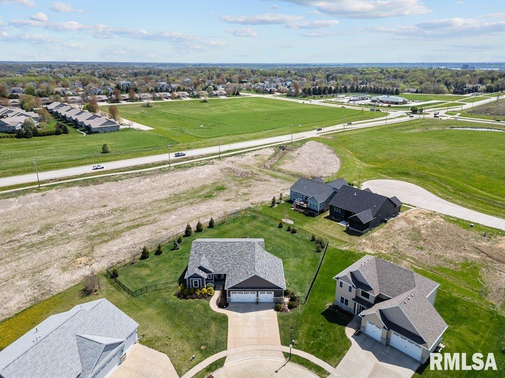 4877 Mason Run, Bettendorf, Iowa image 5
