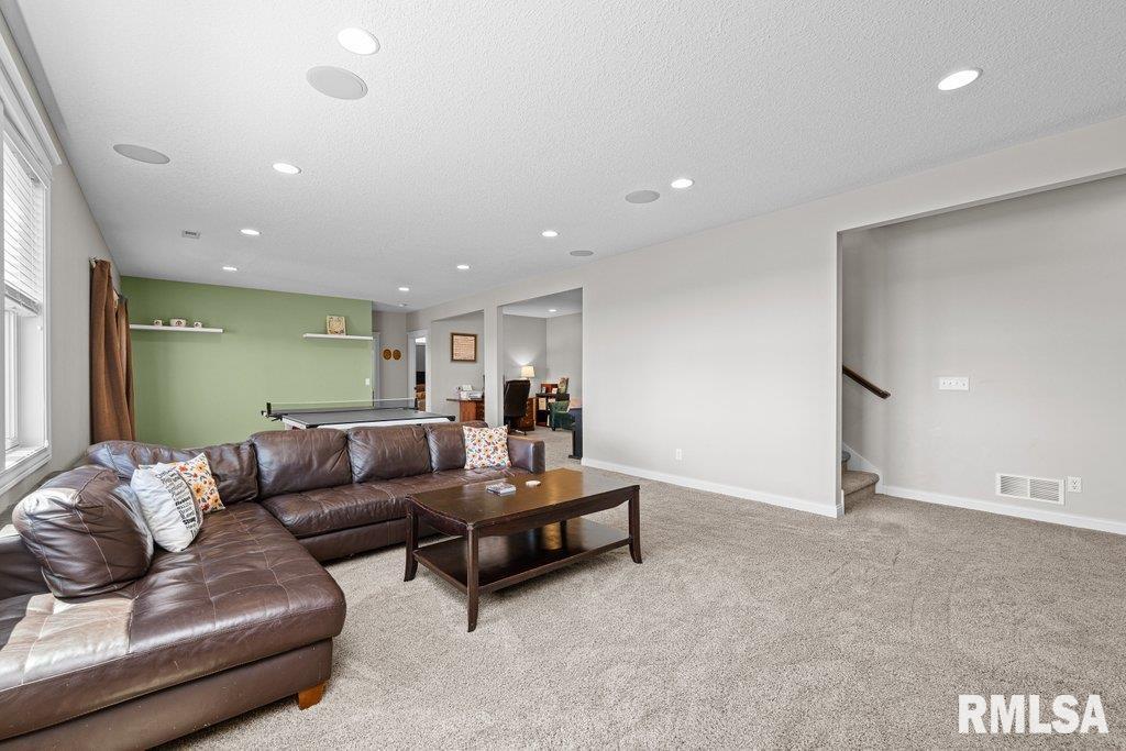 4877 Mason Run, Bettendorf, Iowa image 36