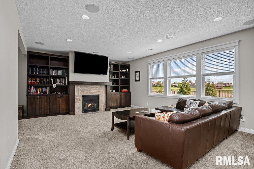 4877 Mason Run, Bettendorf, Iowa image 33