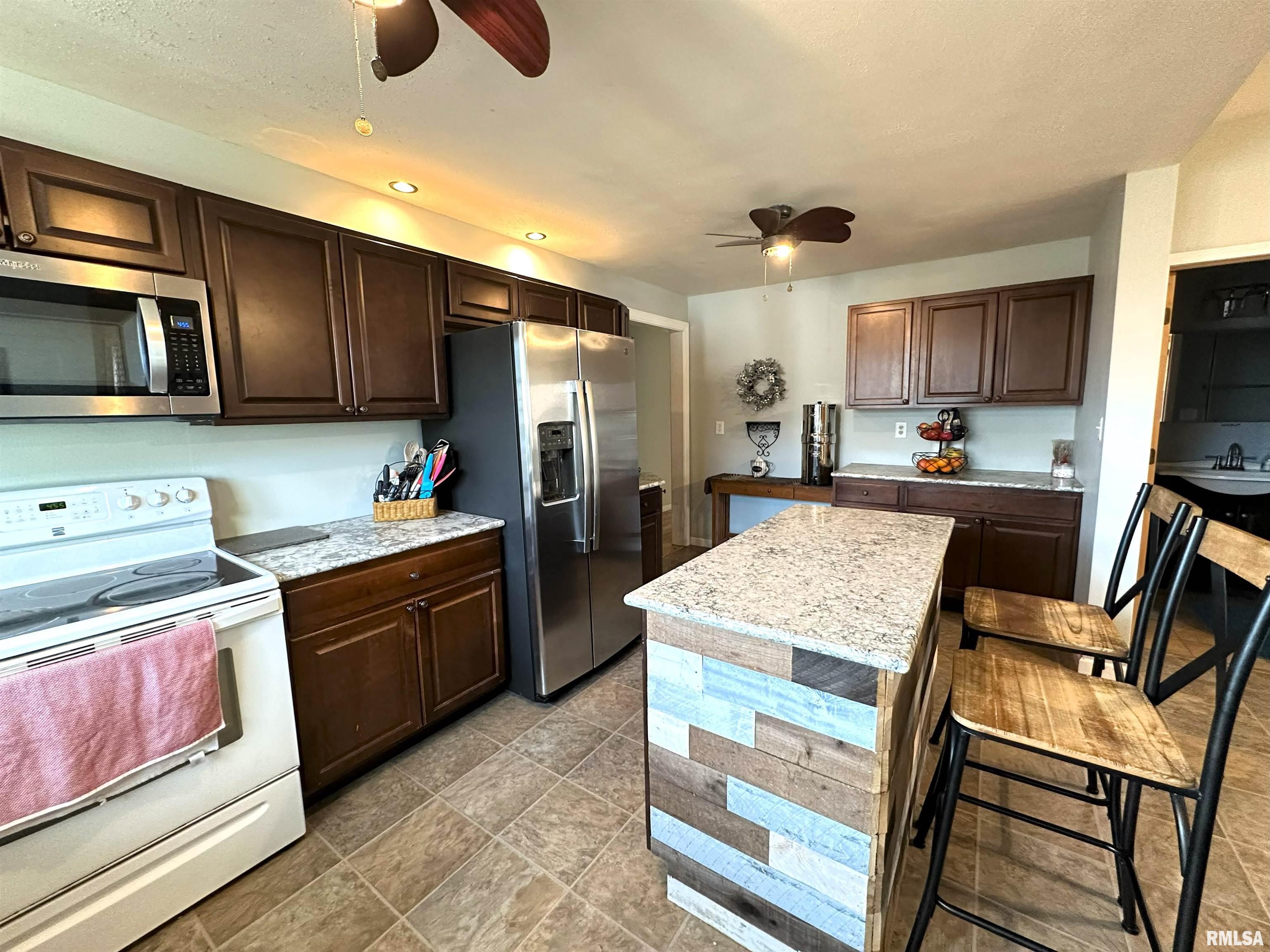 326 Lilac Lane, East Peoria, Illinois image 8