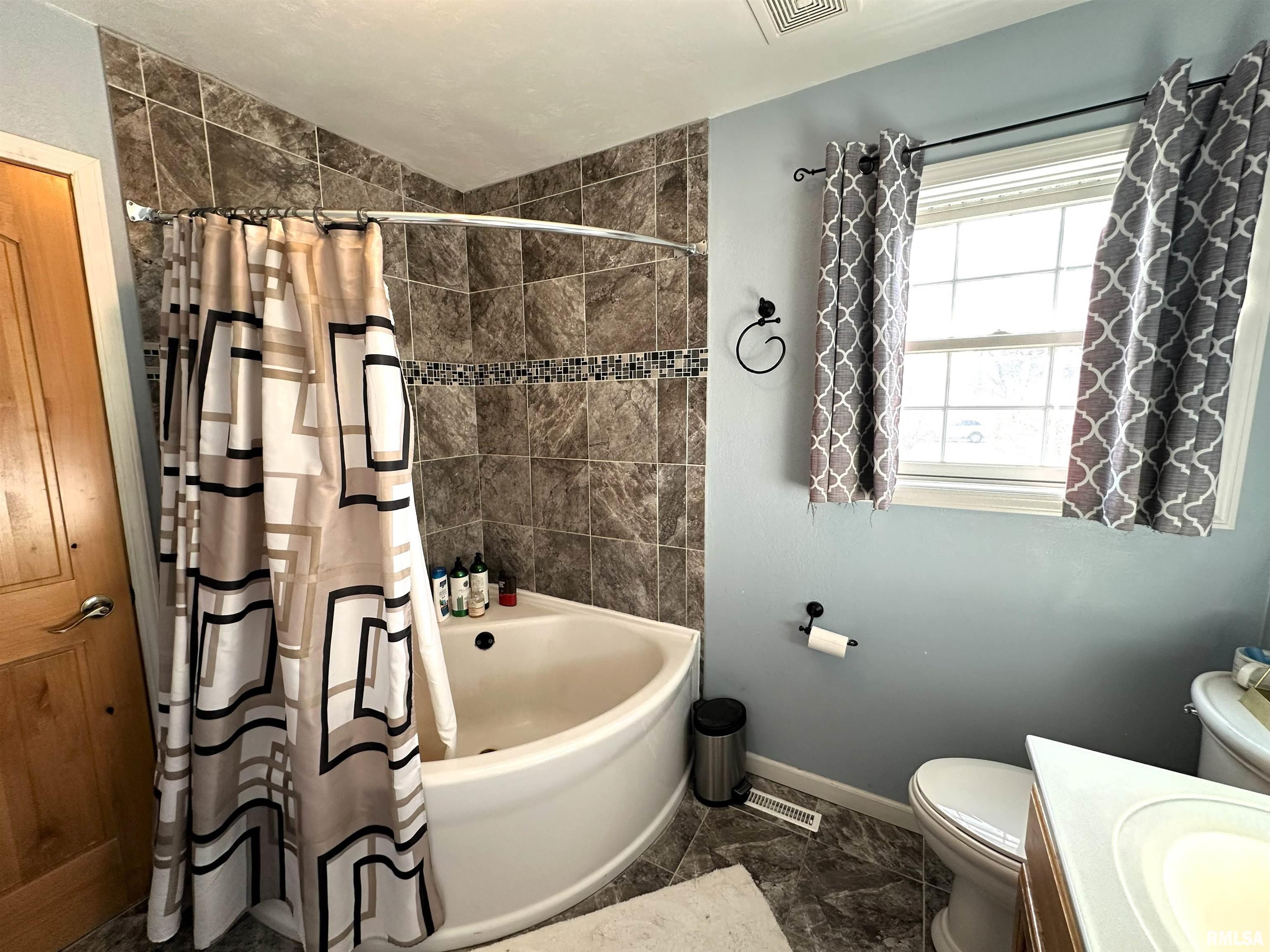 326 Lilac Lane, East Peoria, Illinois image 13