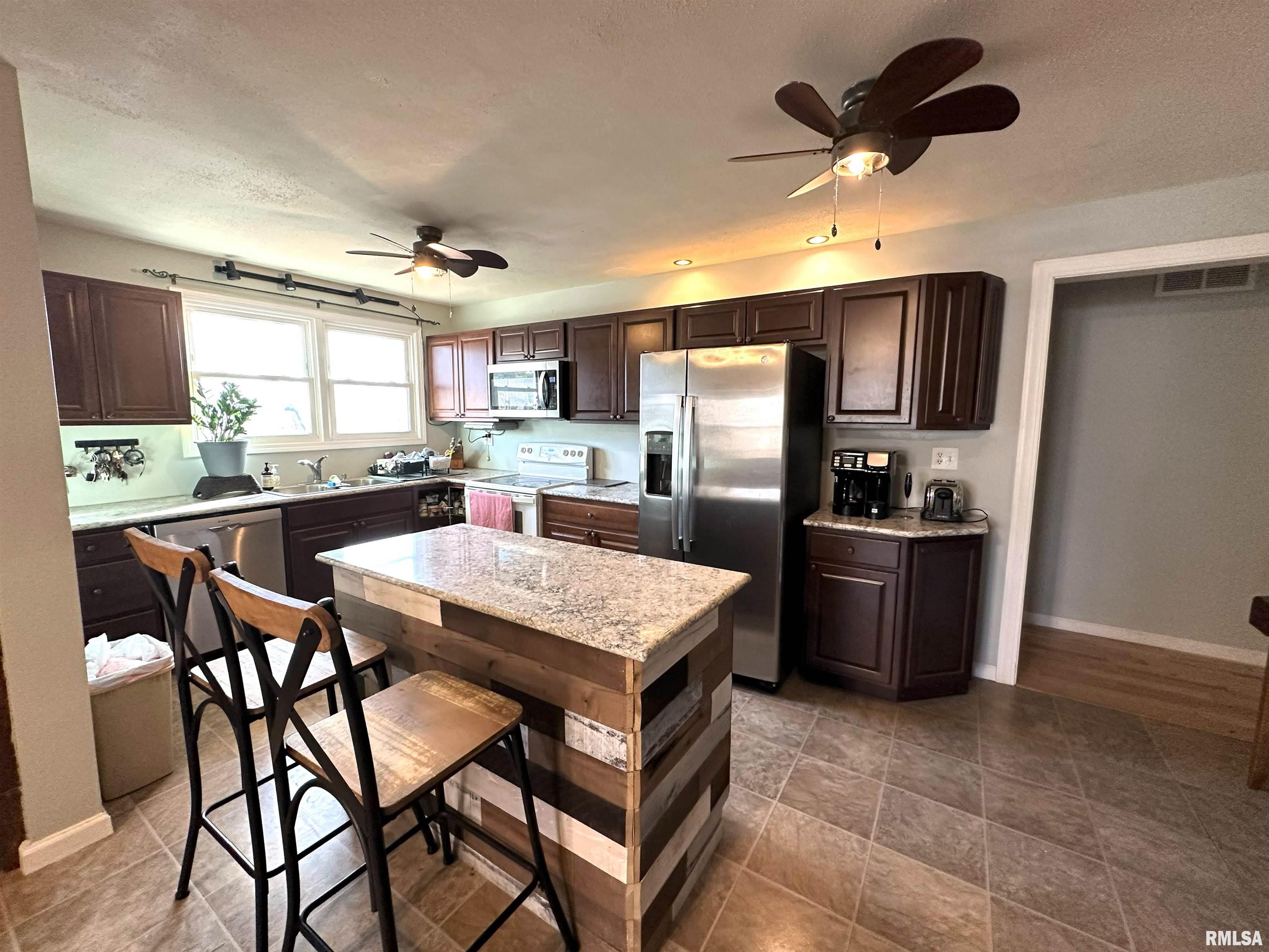 326 Lilac Lane, East Peoria, Illinois image 7