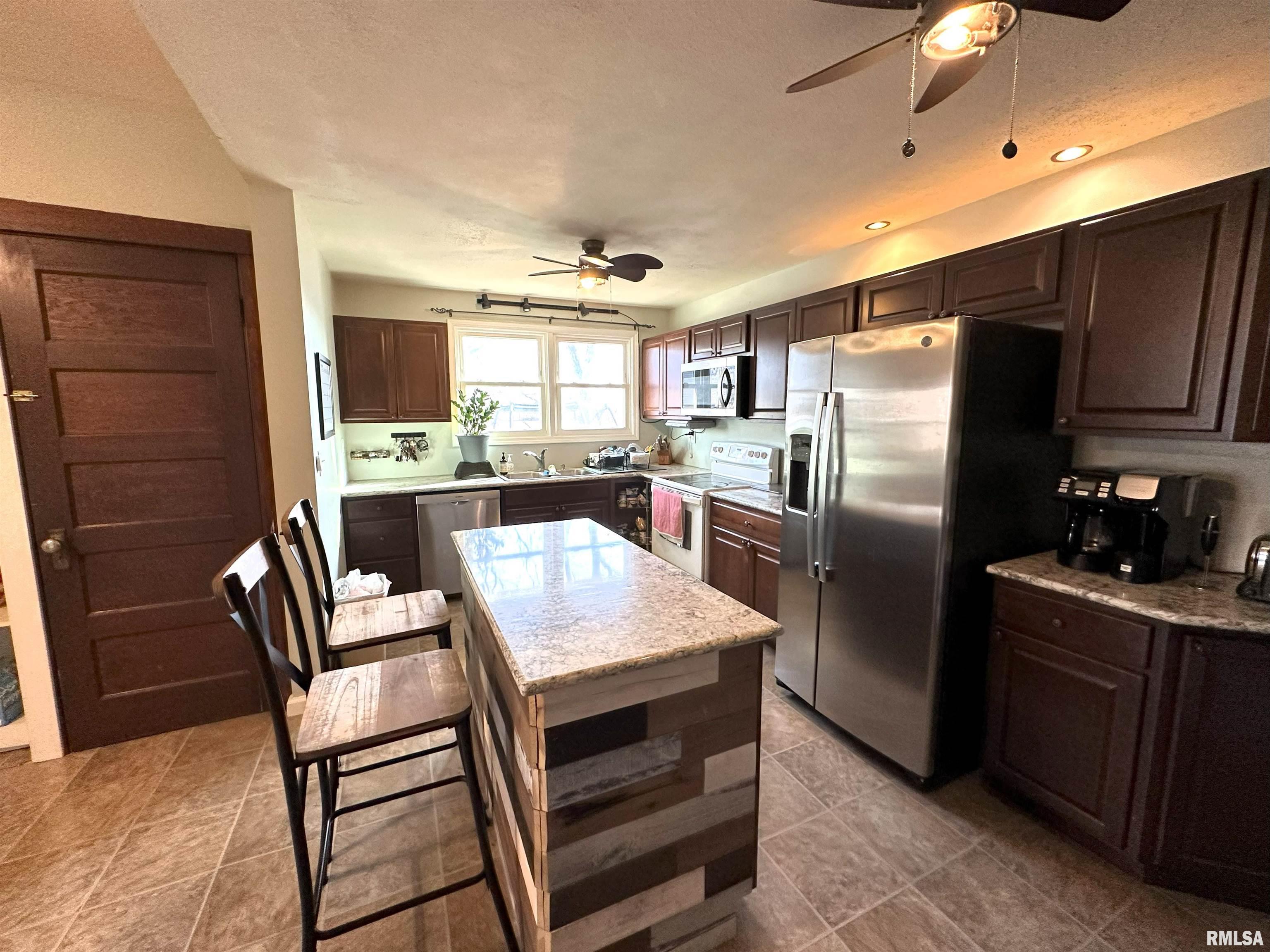 326 Lilac Lane, East Peoria, Illinois image 9