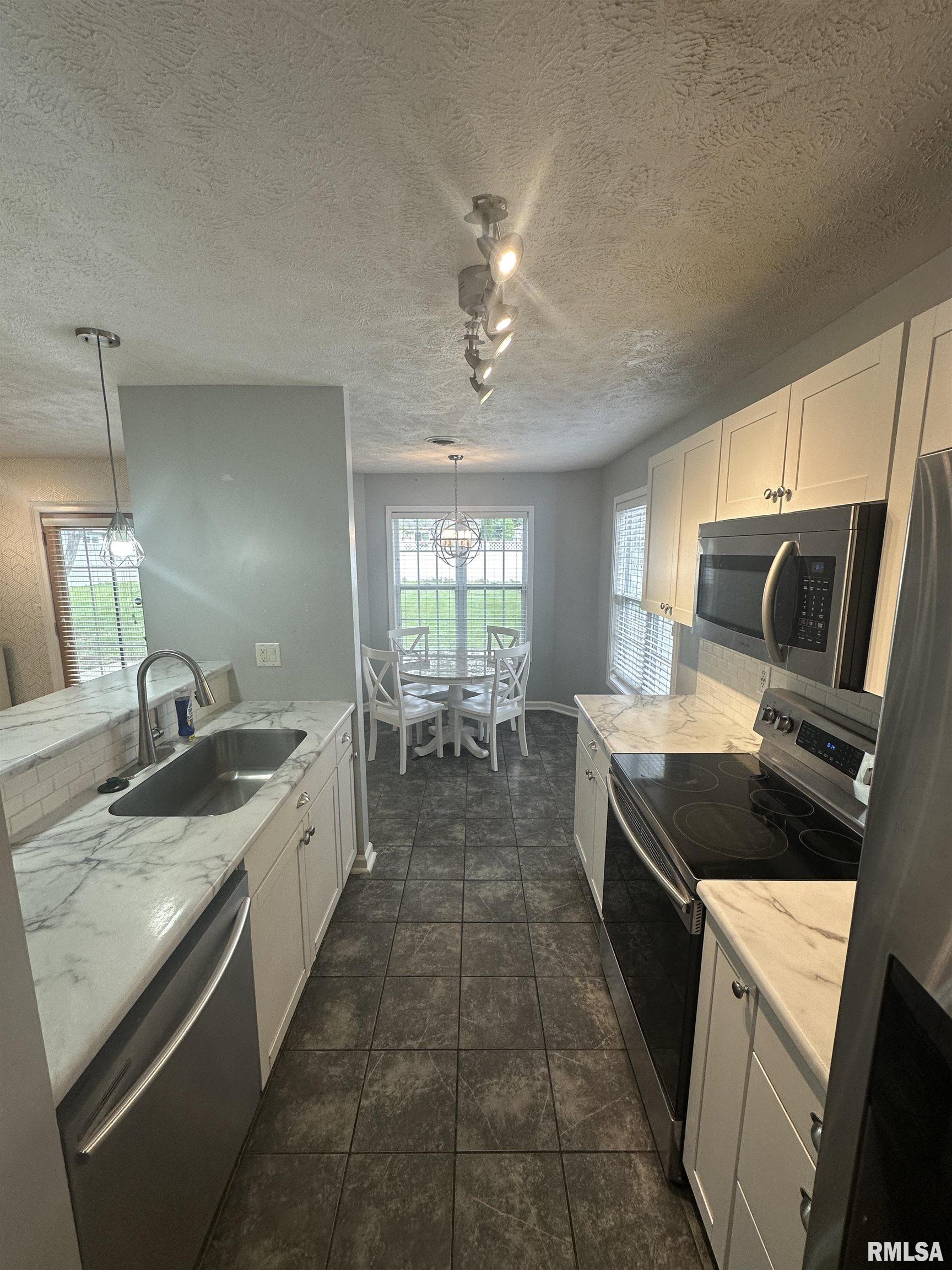 1000 N Almond Street, Carbondale, Illinois image 4