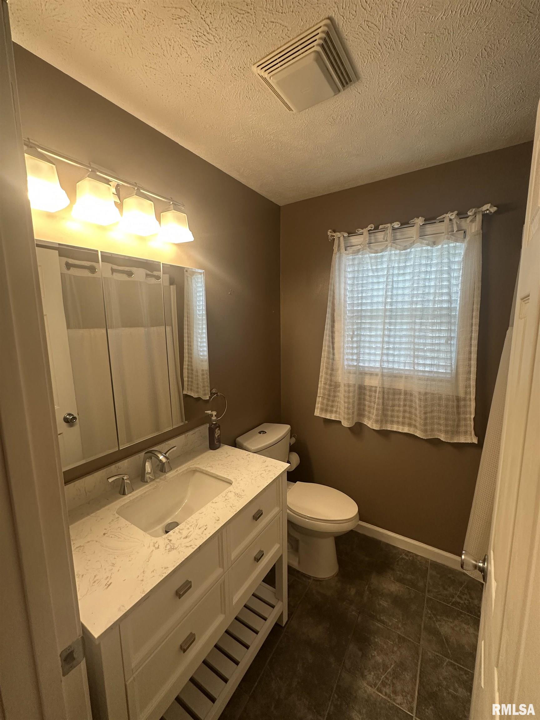 1000 N Almond Street, Carbondale, Illinois image 9