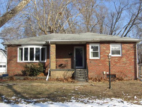 Homes For Sale - 514 E Euclid Avenue<br/> Lewistown, IL 61542