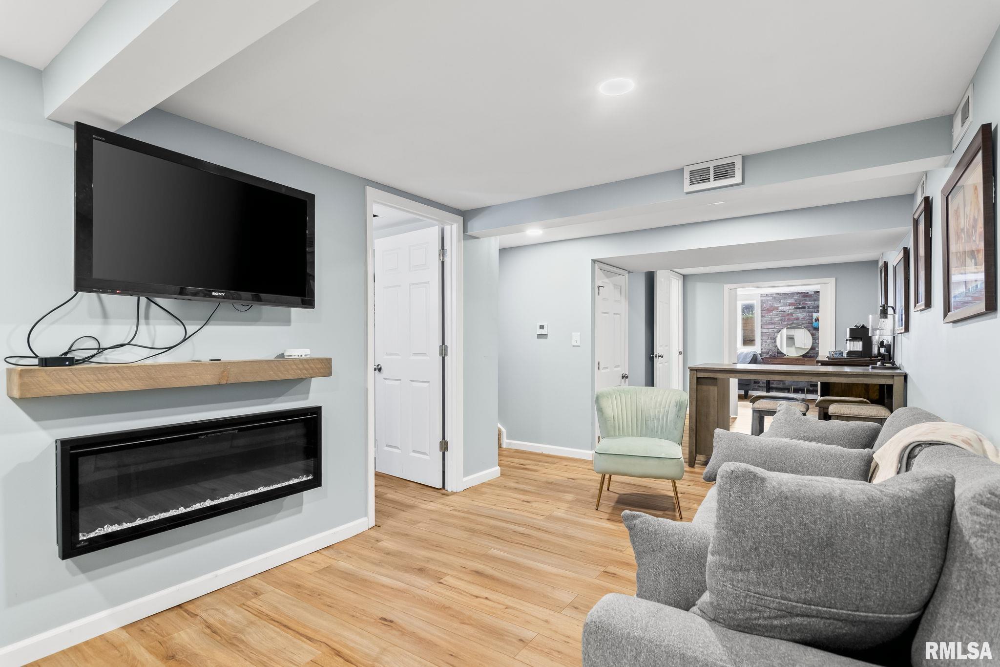 64 N Shore Drive, Petersburg, Illinois image 37