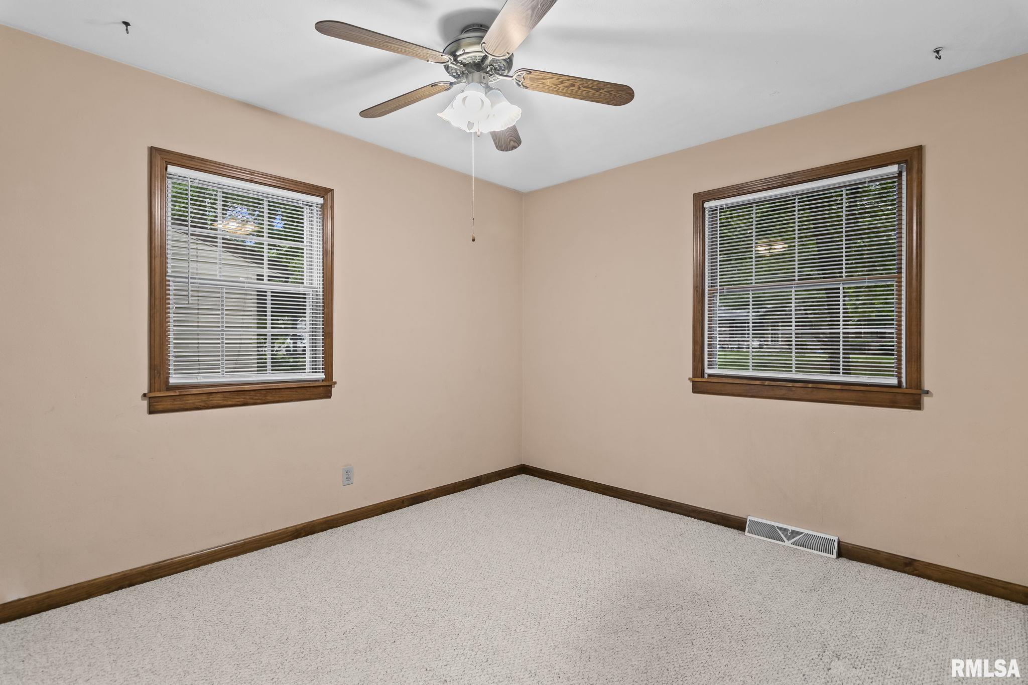 204 S 3rd Street, Riverton, Illinois image 23