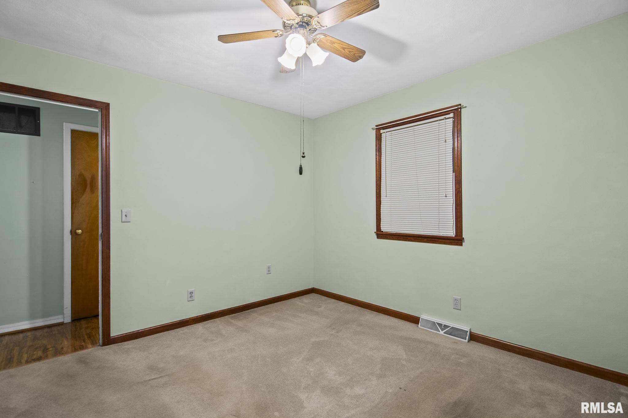 204 S 3rd Street, Riverton, Illinois image 20