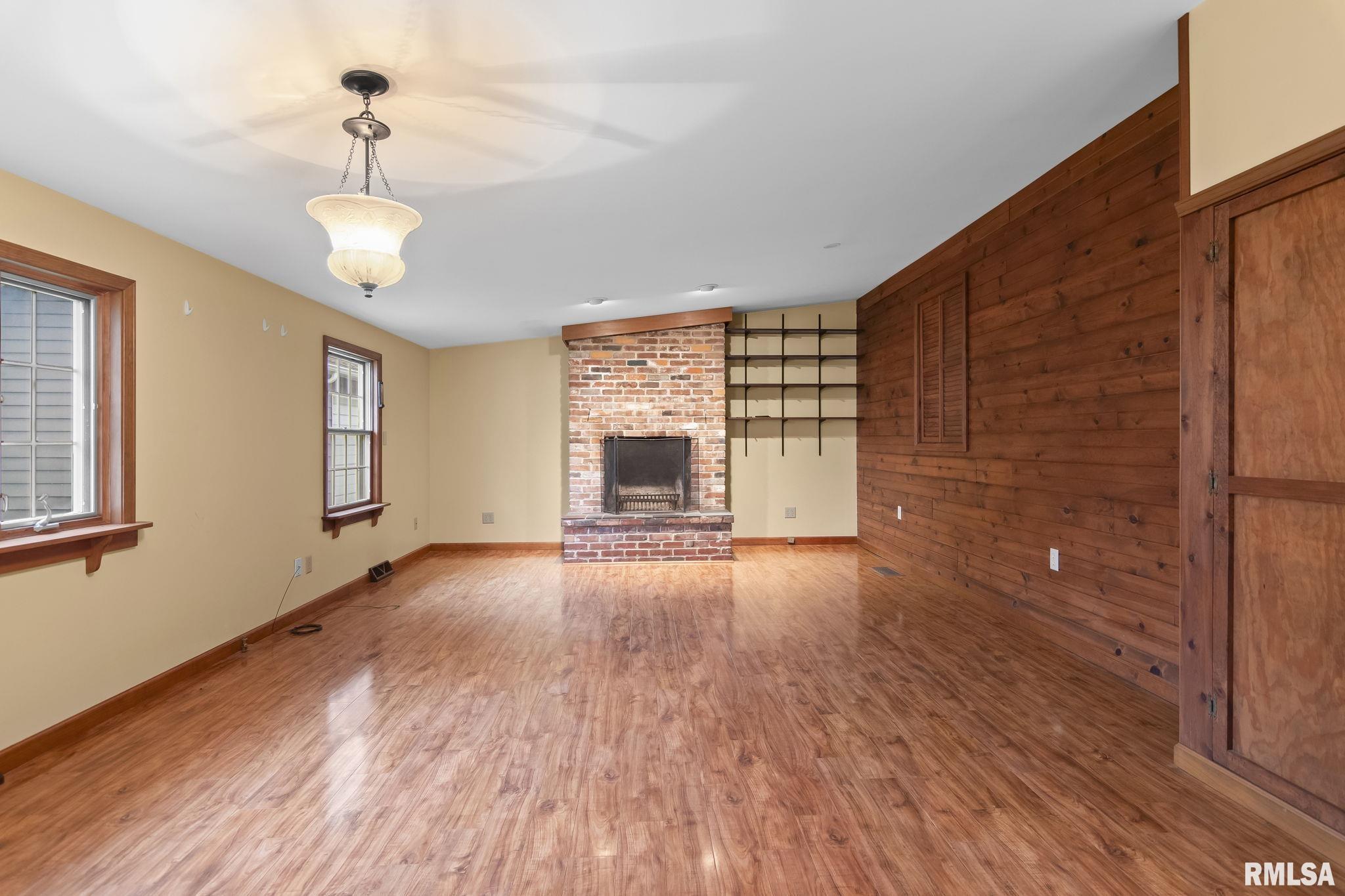204 S 3rd Street, Riverton, Illinois image 5