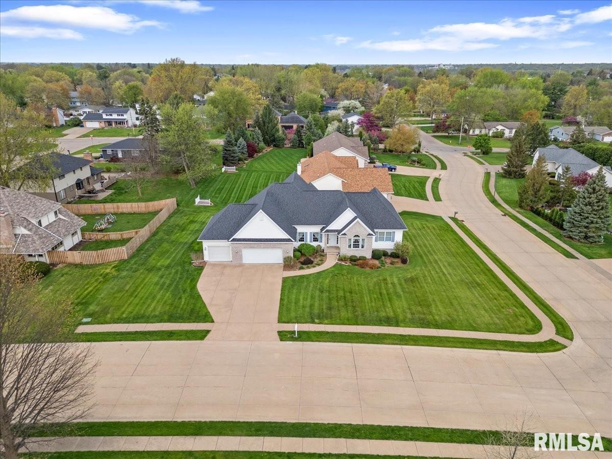 2017 E 47th Street, Davenport, Iowa image 3