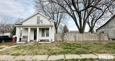 Homes For Sale - 104 W Edwards Street<br/> Adams County, Payson, IL 62360