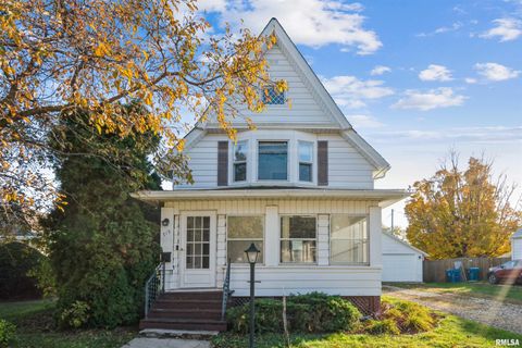 Photo of 715 5TH Street, De Witt, IA 52742 (MLS # QC4261363)