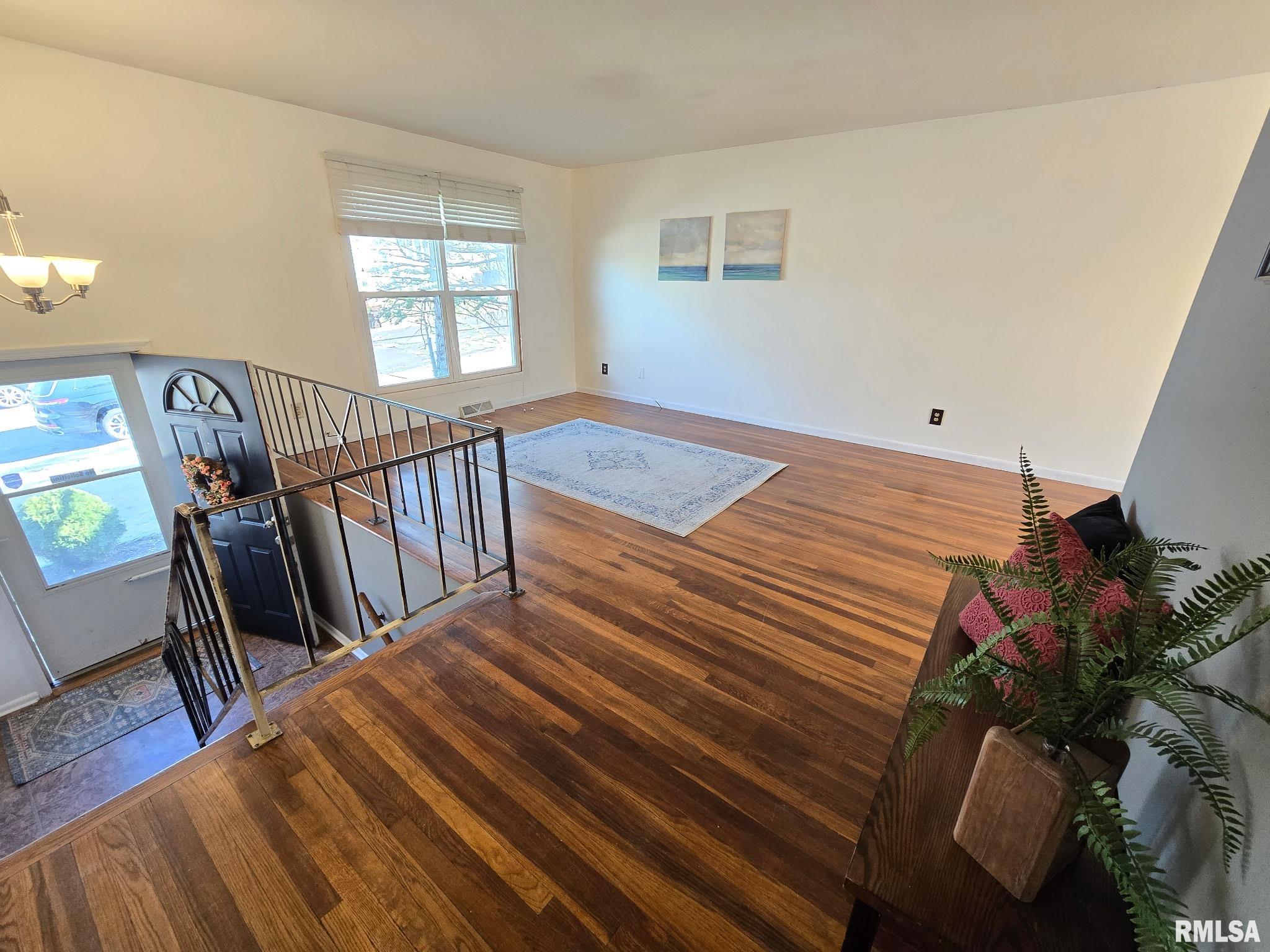 2310 W Kensington Drive, Peoria, Illinois image 2