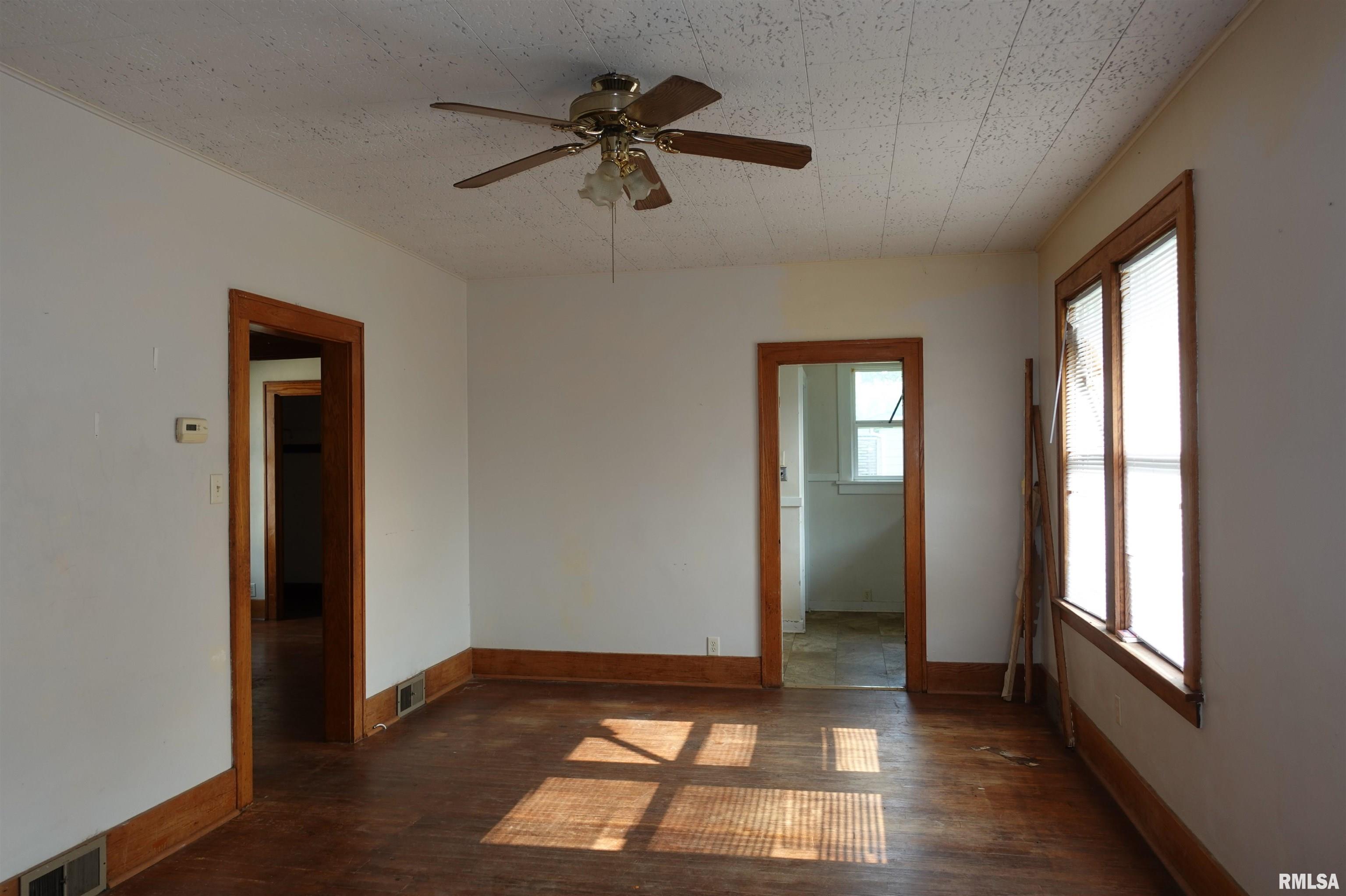 1586 E North Street, Galesburg, Illinois image 9