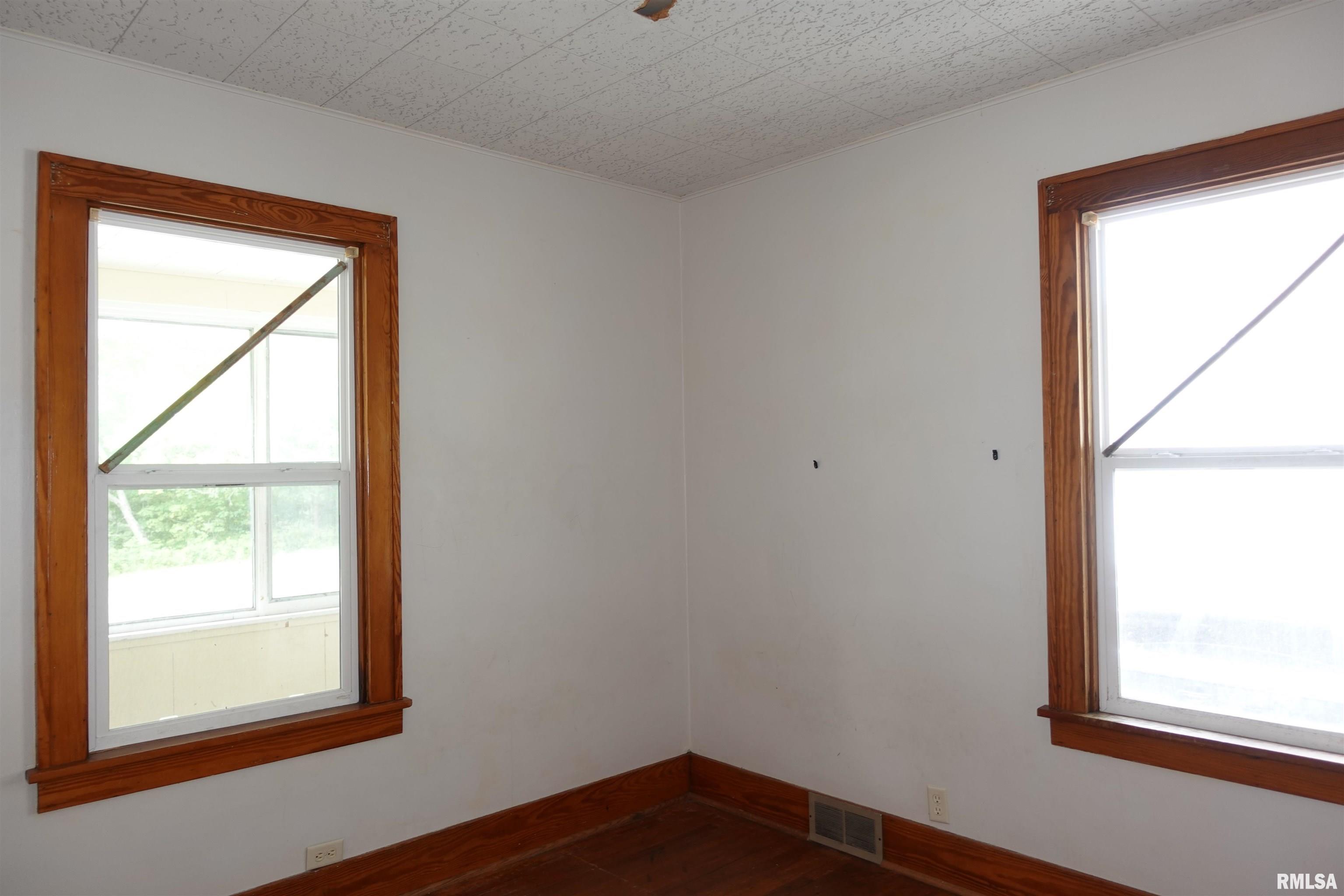 1586 E North Street, Galesburg, Illinois image 14