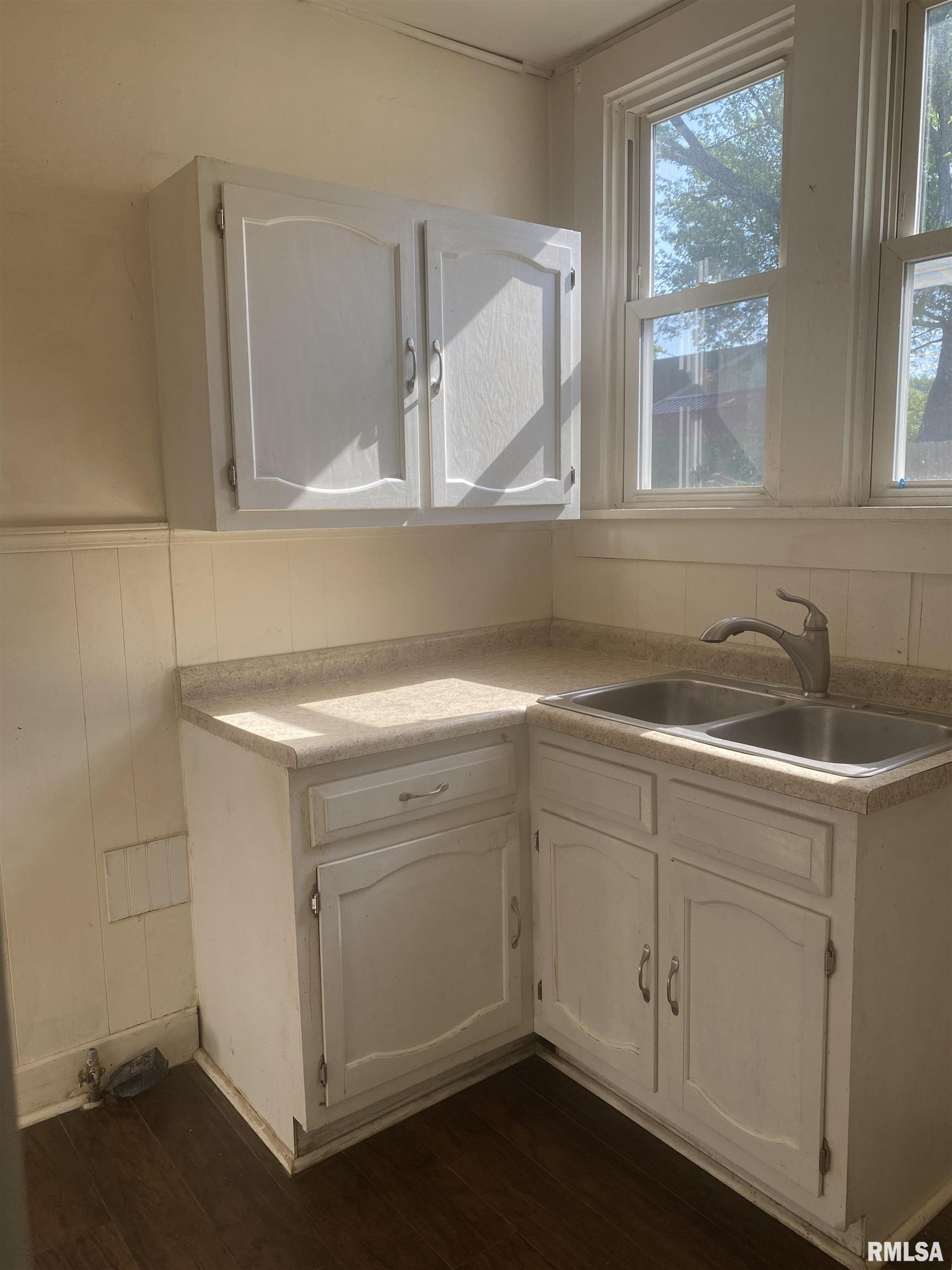 731 S Johnson Street, Macomb, Illinois image 4