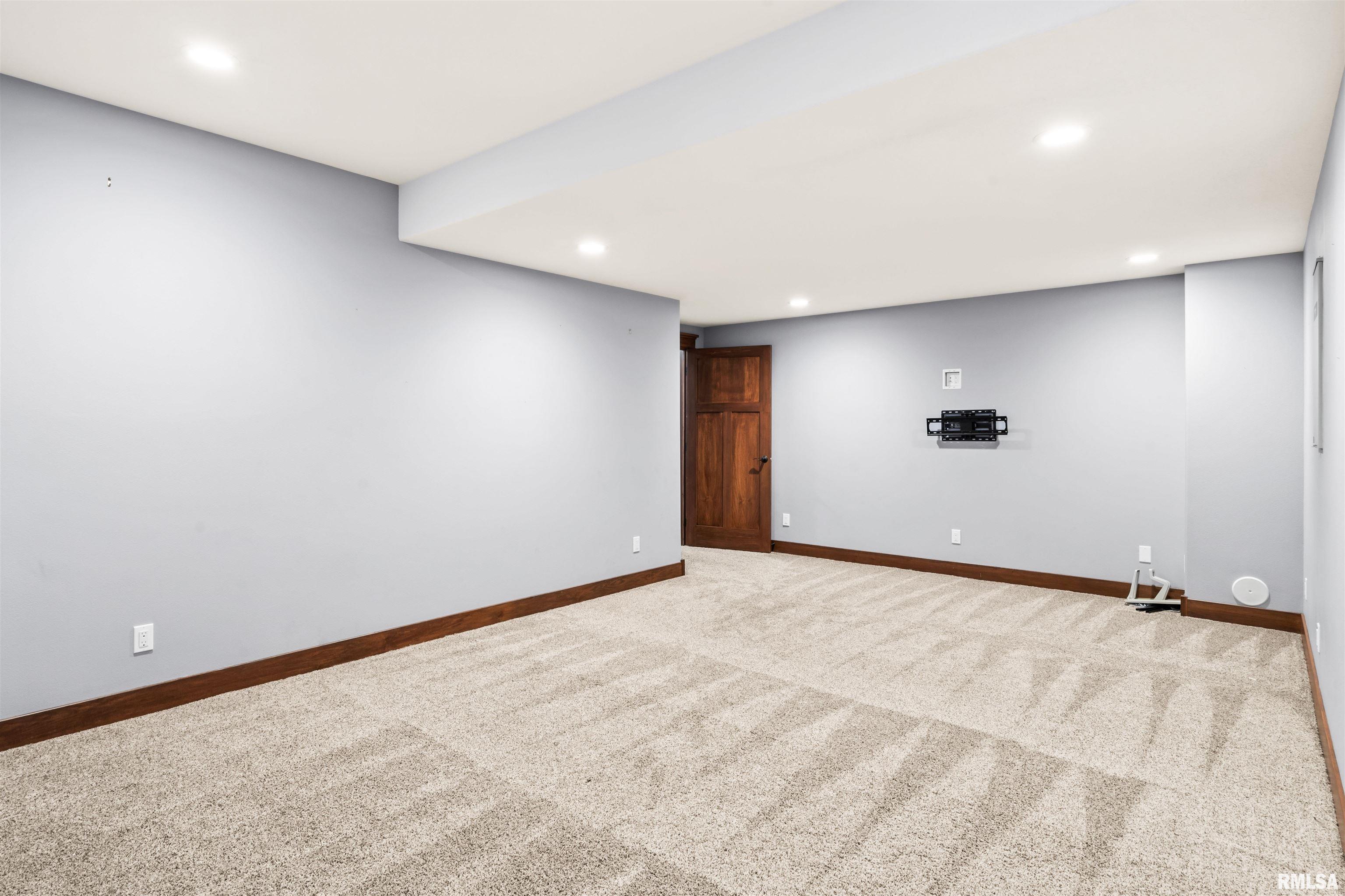 5220 Burr Oak Court, Cedar Rapids, Iowa image 28