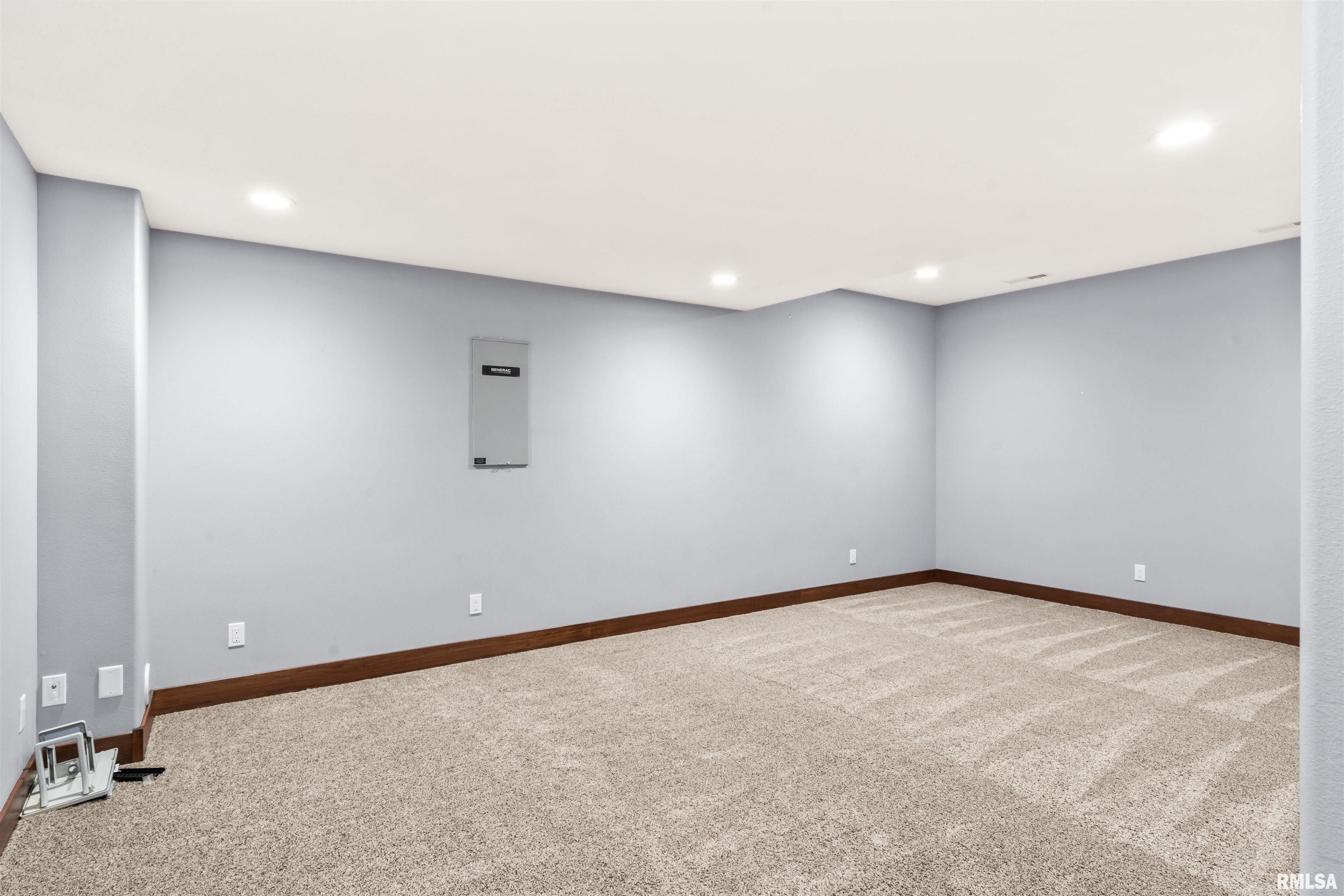 5220 Burr Oak Court, Cedar Rapids, Iowa image 27