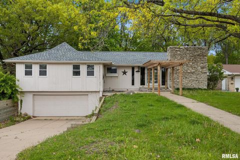 Photo of 200 CAMPANILE Drive, East Peoria, IL 61611 (MLS # PA1266147)