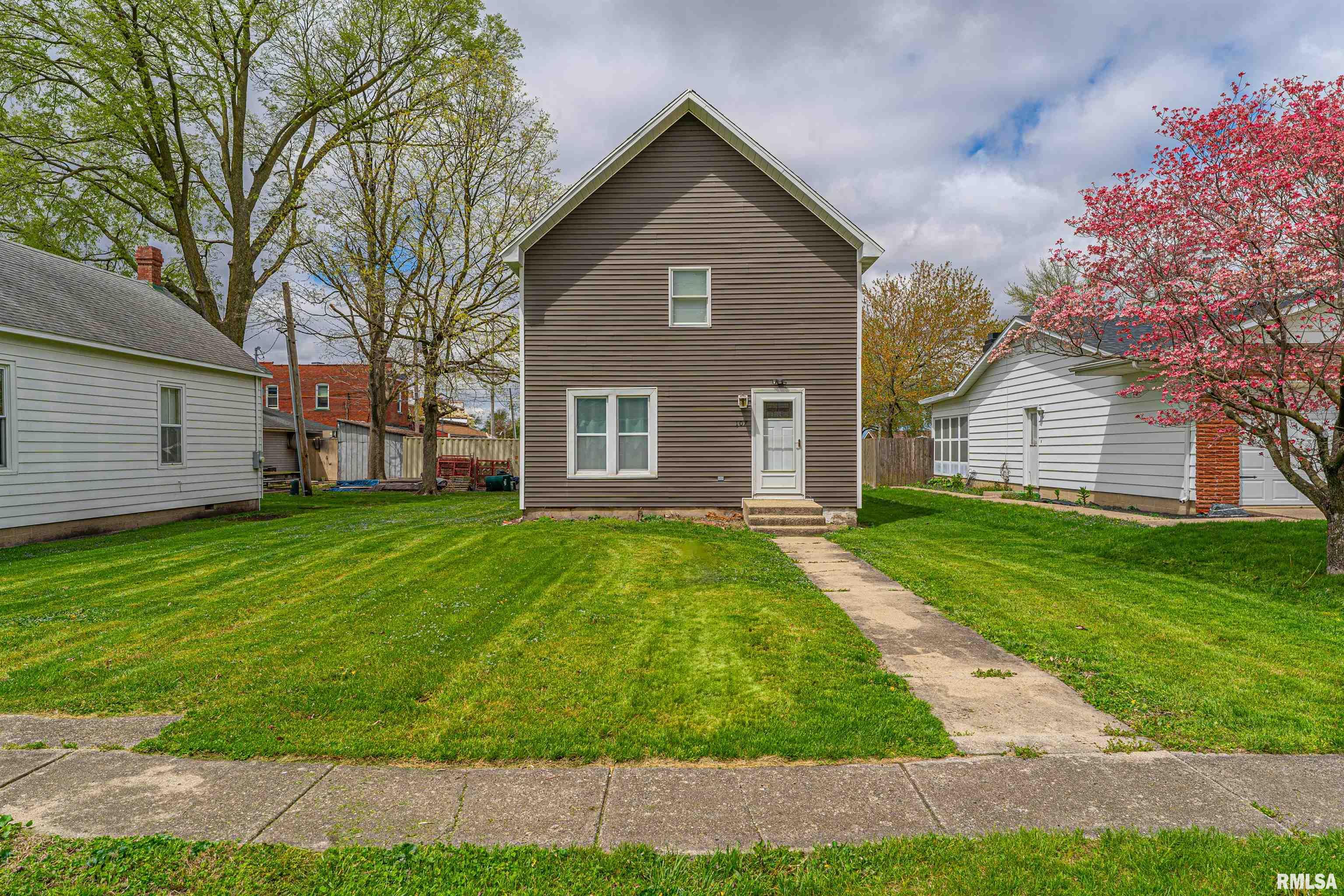 107 N Bogardus Street, Elkhart, Illinois image 2