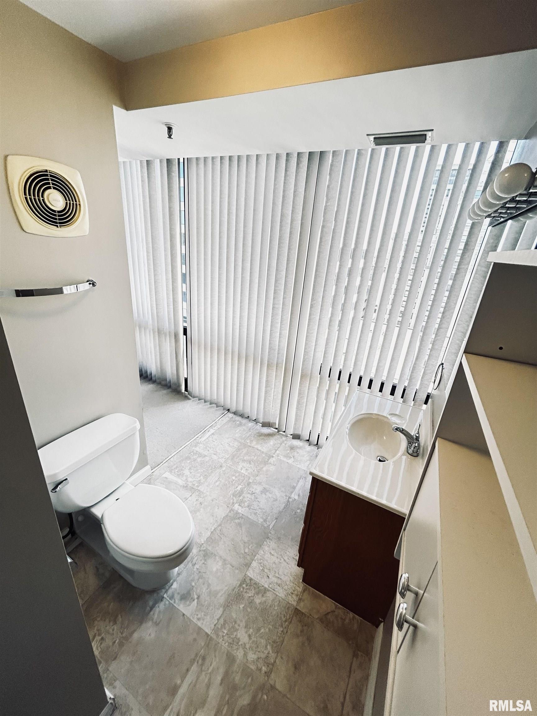 125 SW Jefferson Avenue #W14NE, Peoria, Illinois image 22